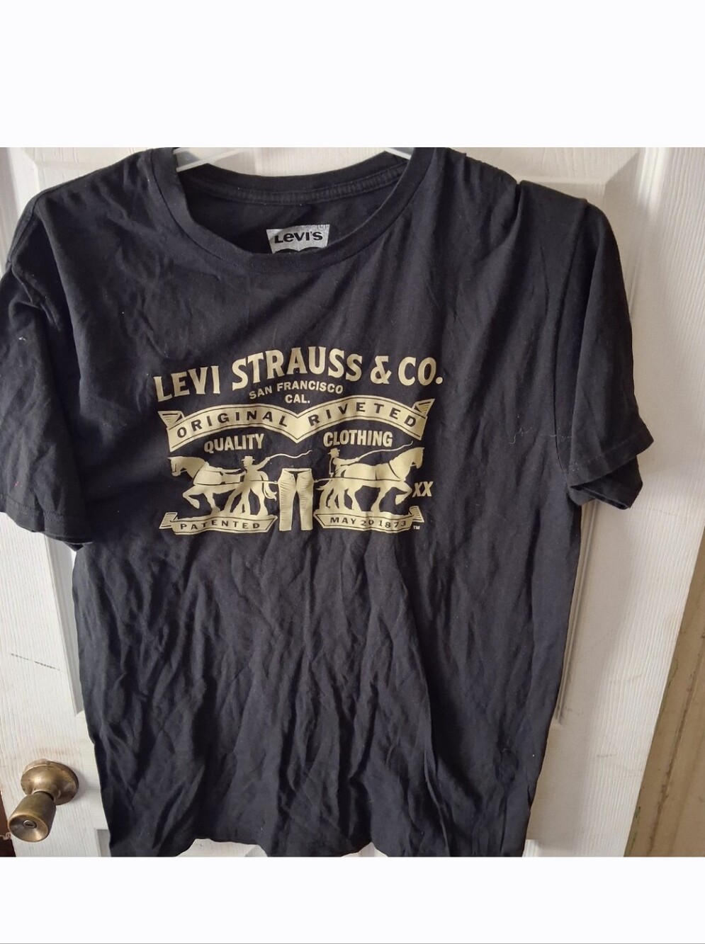 Levi's Strauss & Co. - Men's Black/Beige Large 100% Cotton Tshirt.